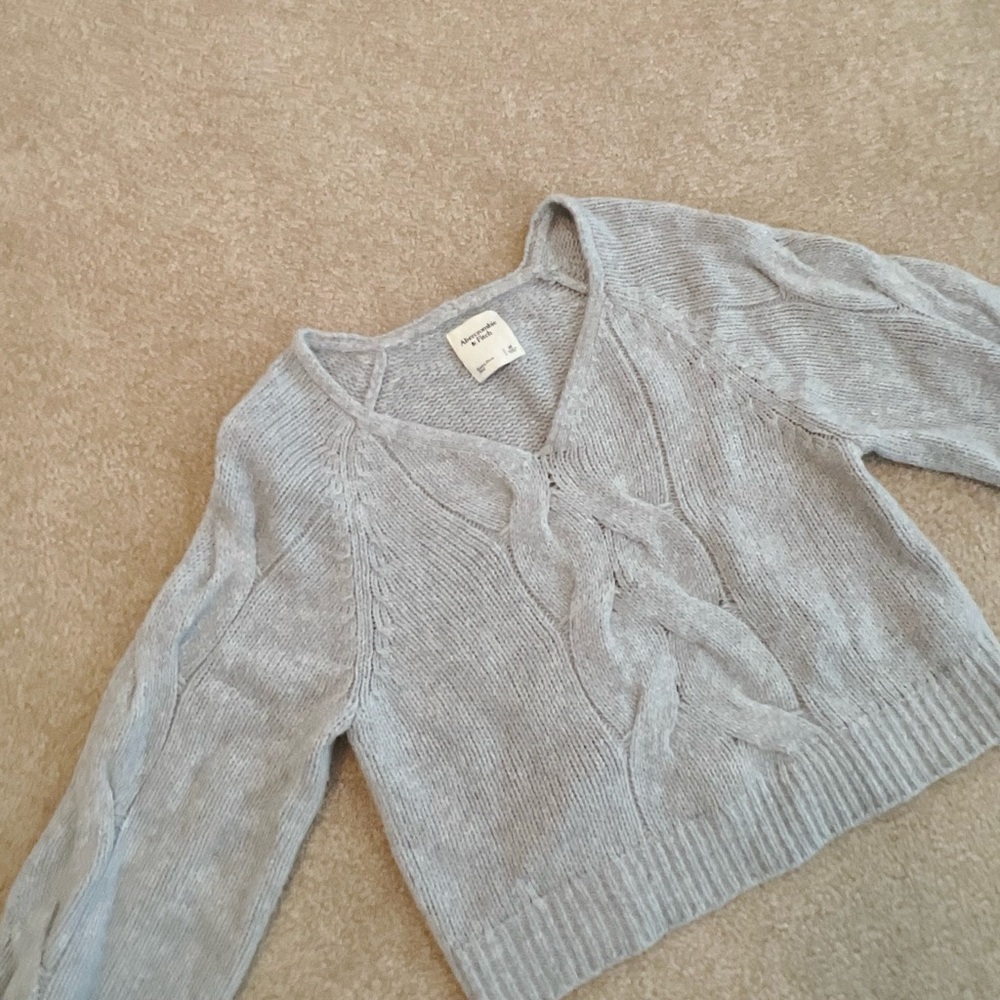 Abercrombie & Fitch Cropped Gray Cable Knit sweater